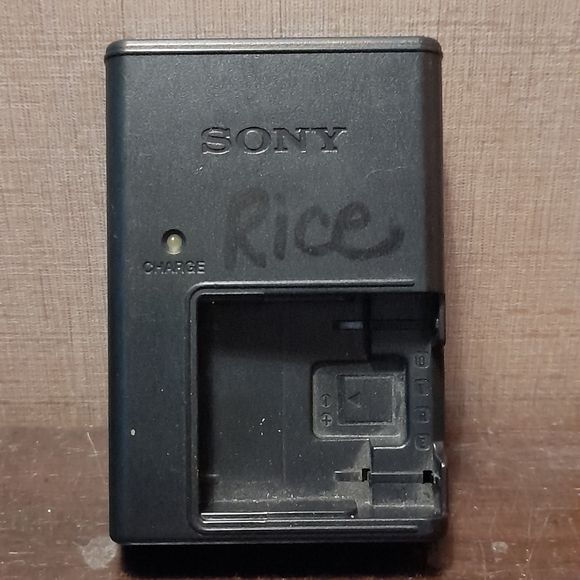 Sony Cybershot DSC-T300 10.1MP Digital Camera, Case, Battery, and Charger - Picture 3 of 16